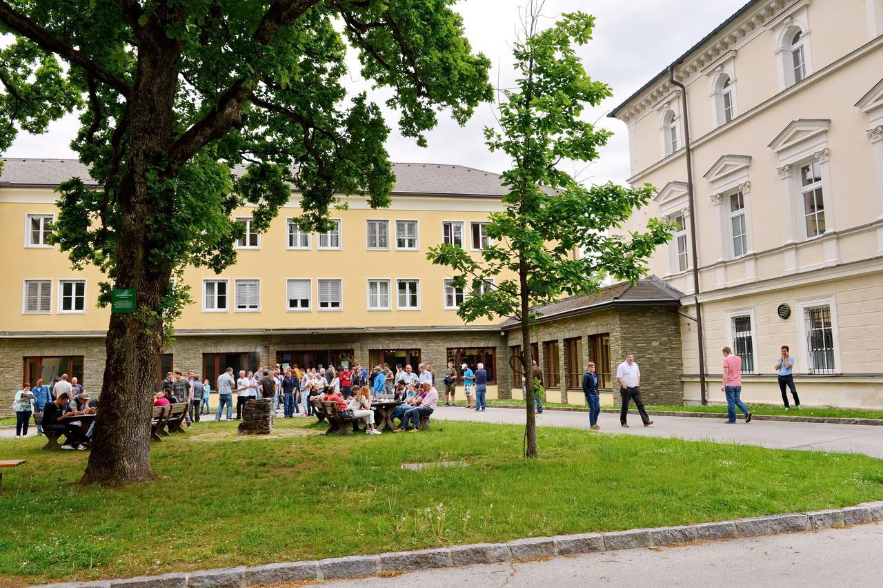 Bildungshaus Schloss Krastowitz Hotel Klagenfurt am Woerthersee Exterior foto